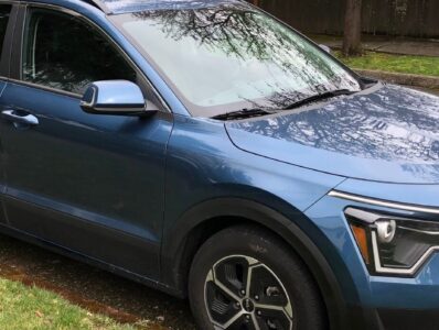 Kia Niro plug-in hybrid: A great-driving crossover at a modest price point (MSRP: $34,490)